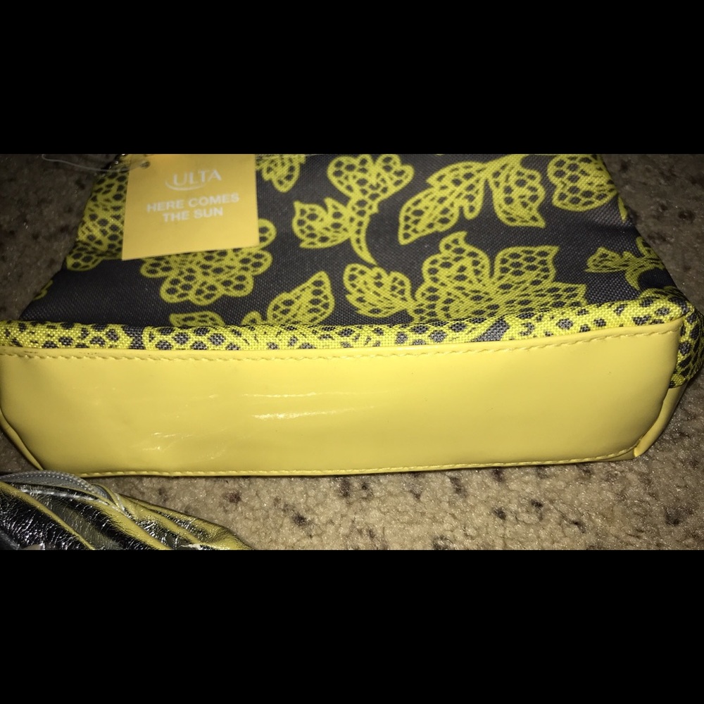REDUCED NWT Cosmetics/Accessories Case